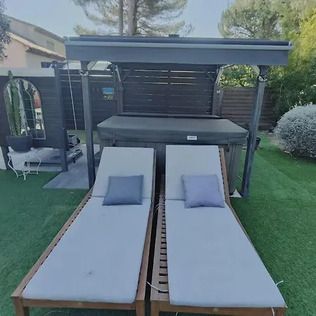 Frejus-villa Independante Piscine Et Jaccuzzi ヴィラ